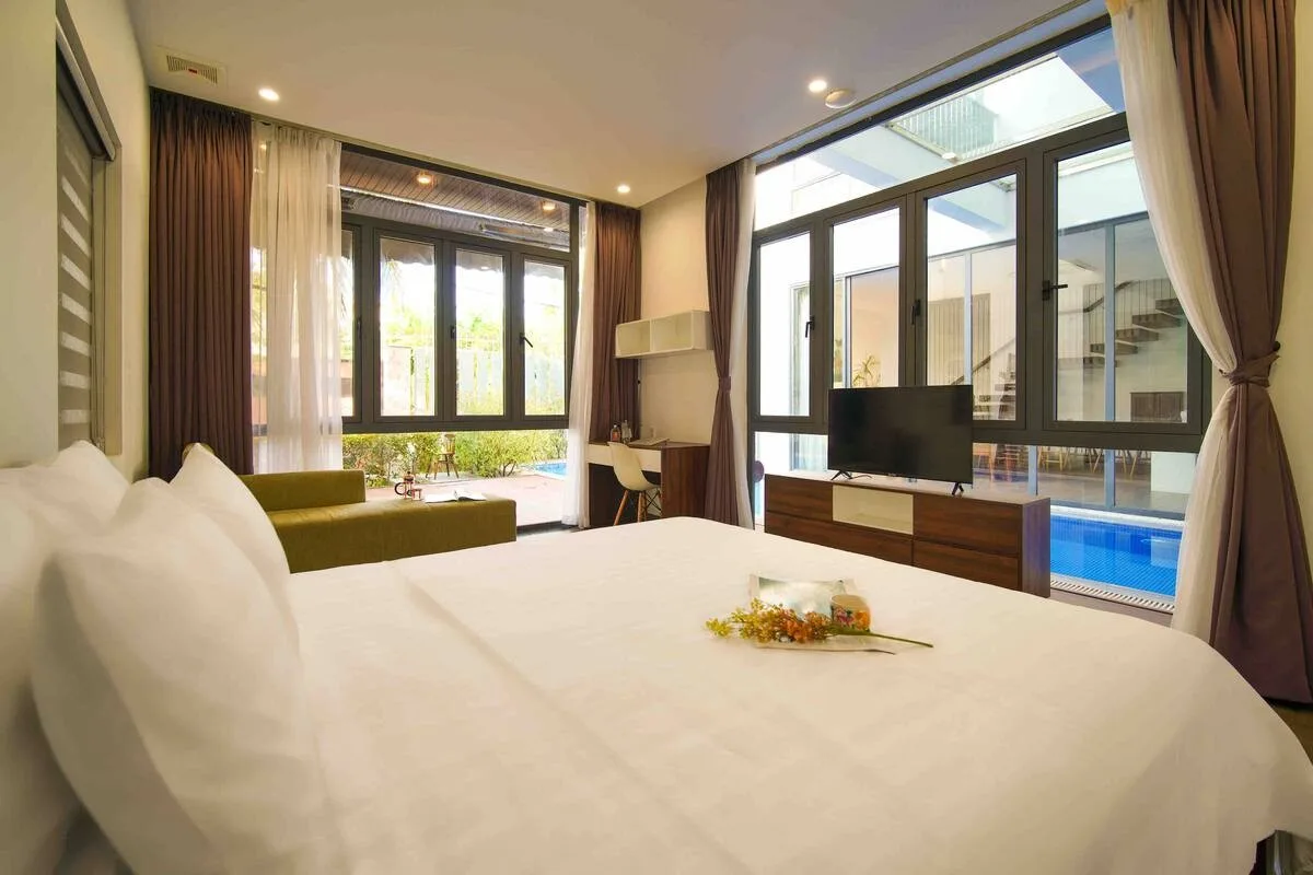 Vivian Riverside Villa
