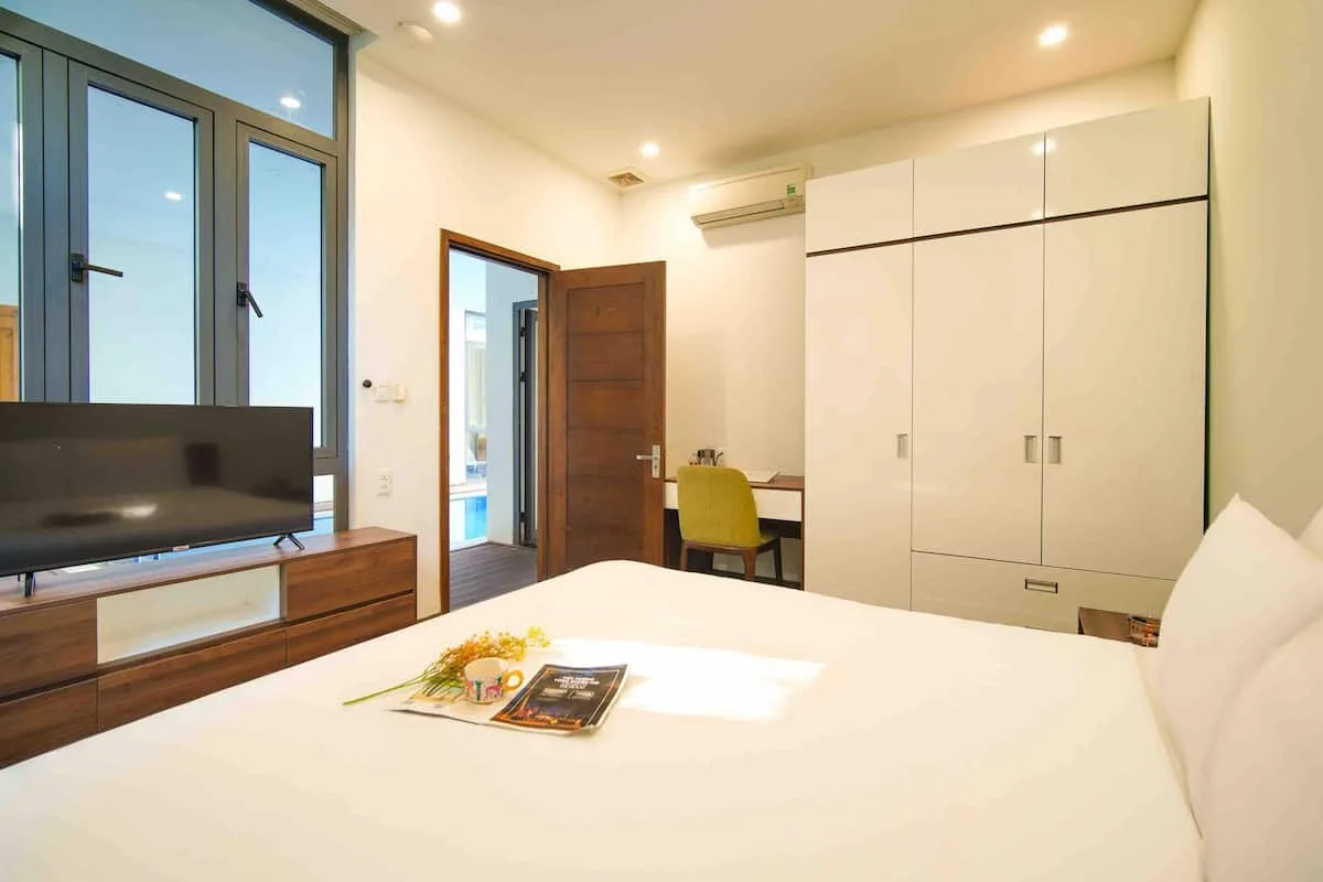Vivian Riverside Villa
